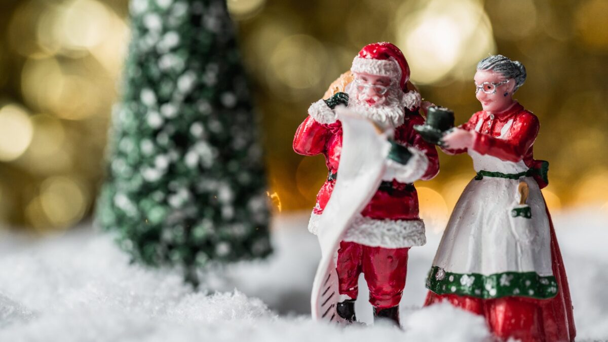 Не только ёлка и гирлянда: как украсить офис к Новому году? Советы дизайнера