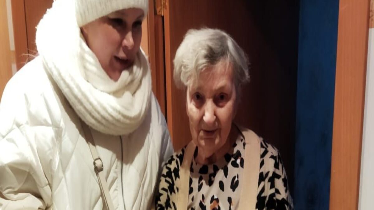 Новогоднее чудо: дружба 100-летней бабушки и директора магазина