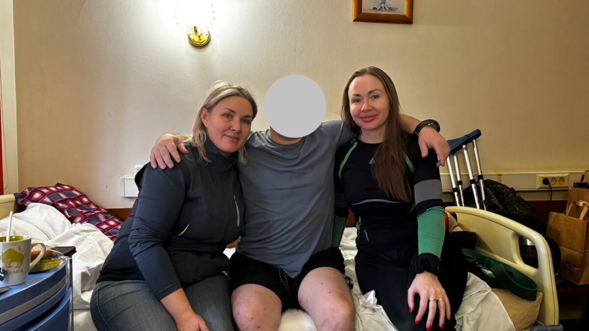 СВОих не бросаем.