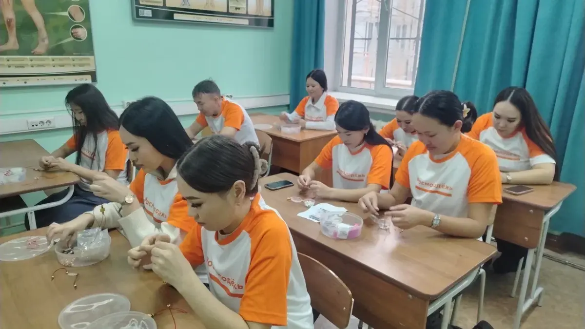 Добрые дела в рамках проекта «Студия свадебных украшений»: браслеты-обереги для ветеранов