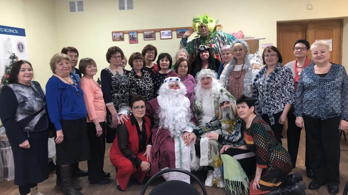 Новый год стучится в дверь