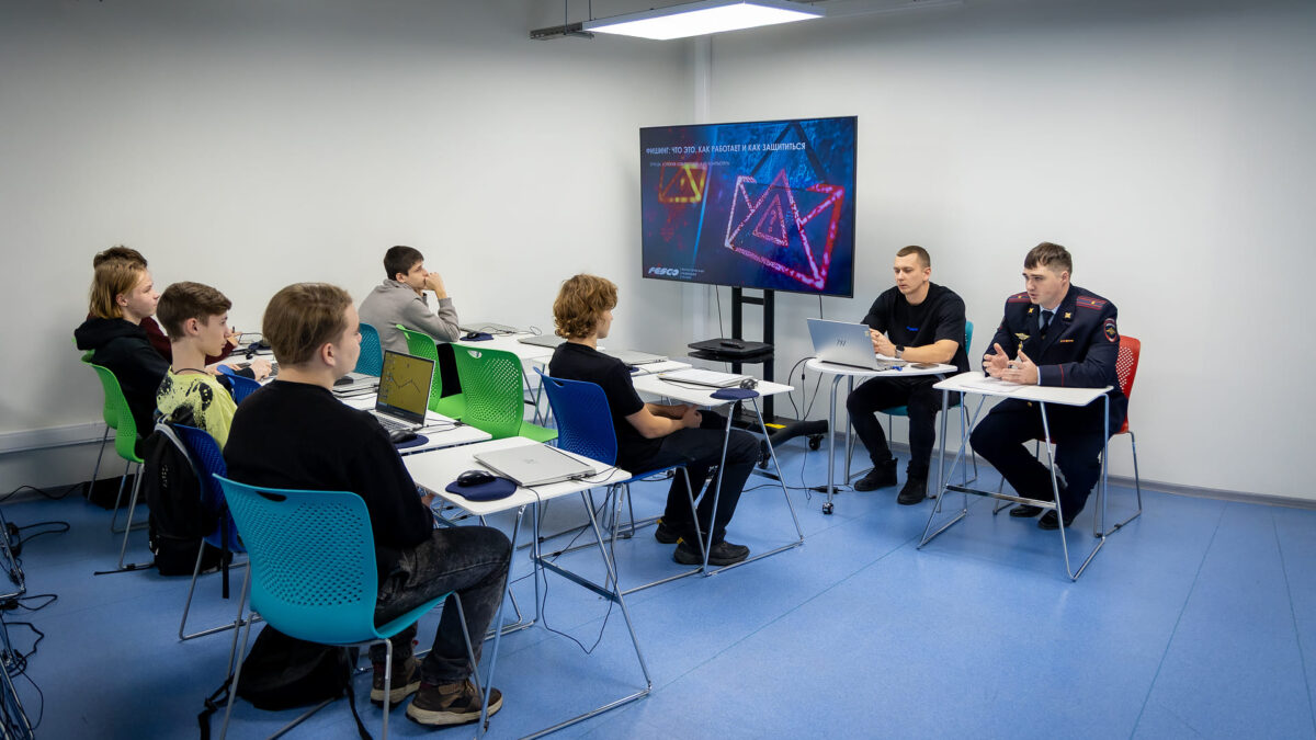 Школьники Владивостока будут получать знания по кибербезопасности от FESCO