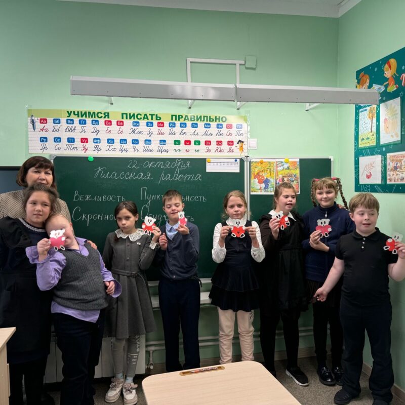 Студенты-педагоги превратили школьные уроки в арт-терапию для особенных детей