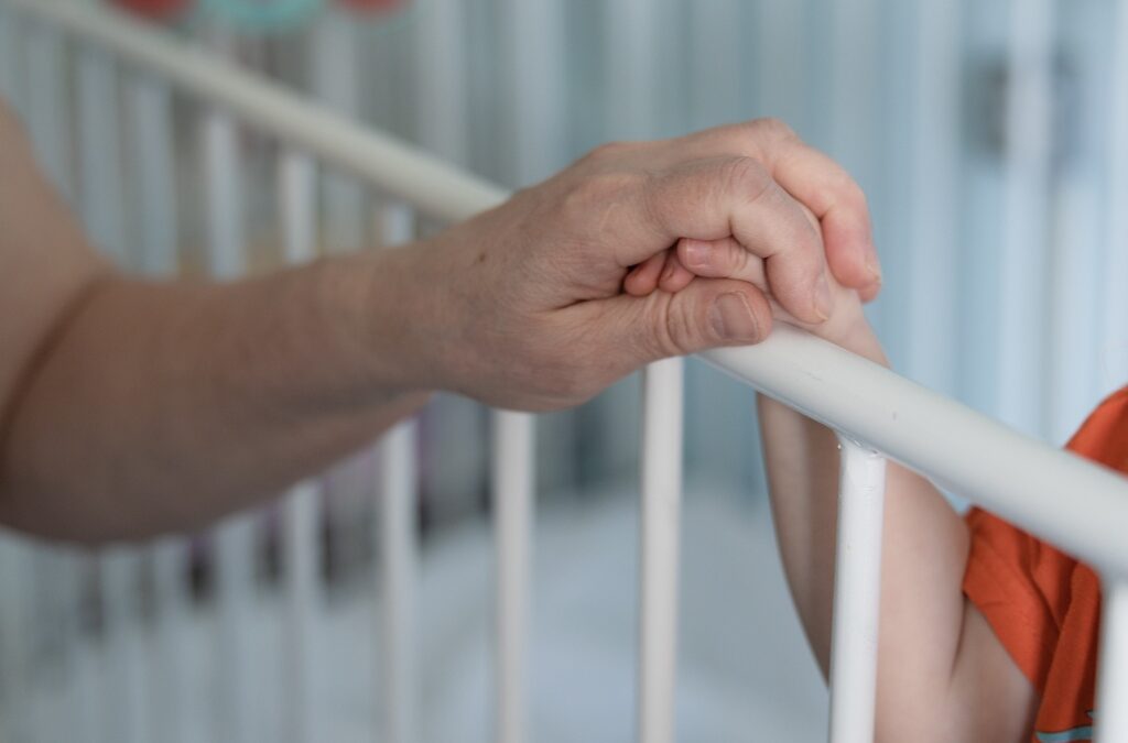 Наша помощь — это шанс на другую жизнь: фонды «Дорога жизни» и «Витим» передали лечебное питание…