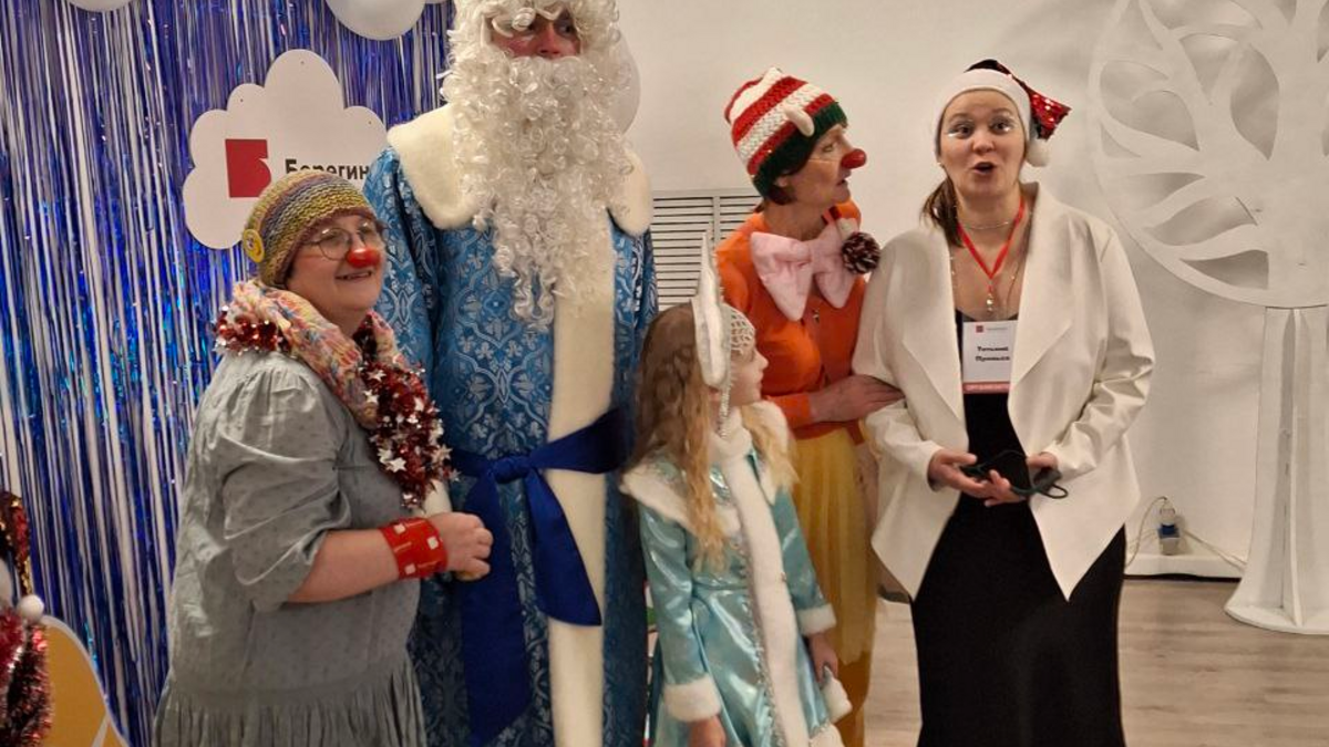Волонтерская миссия на Волшебной ёлке: участие в благотворительном празднике.