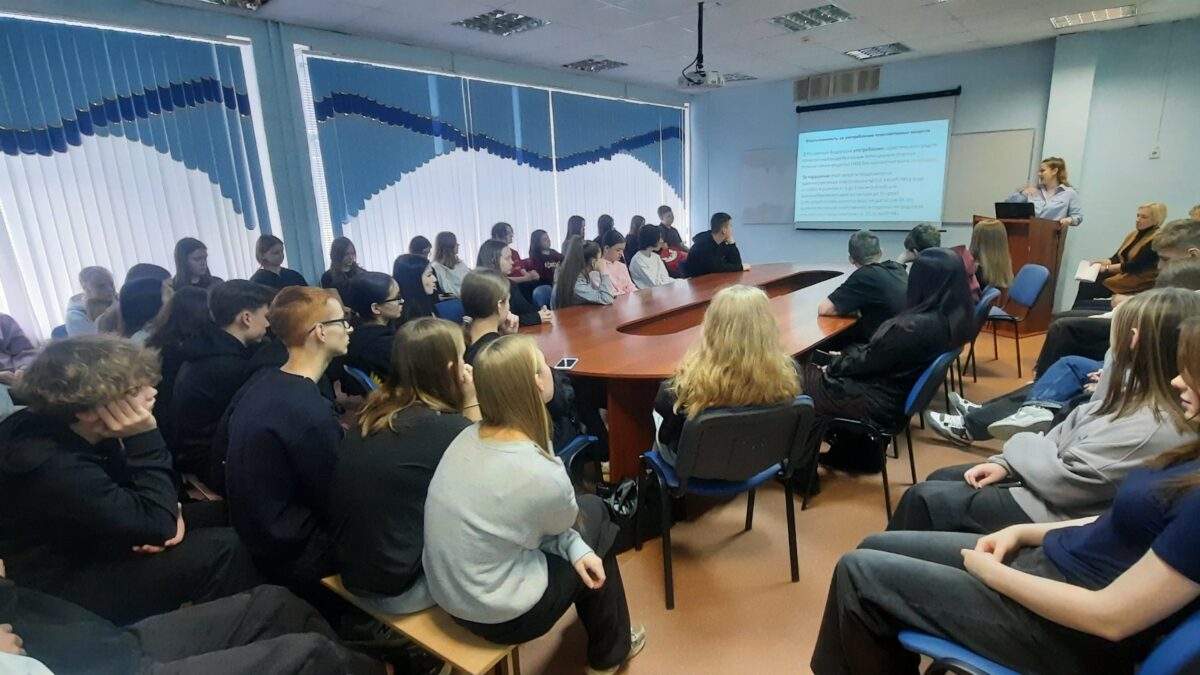 Профилактические беседы в школах.