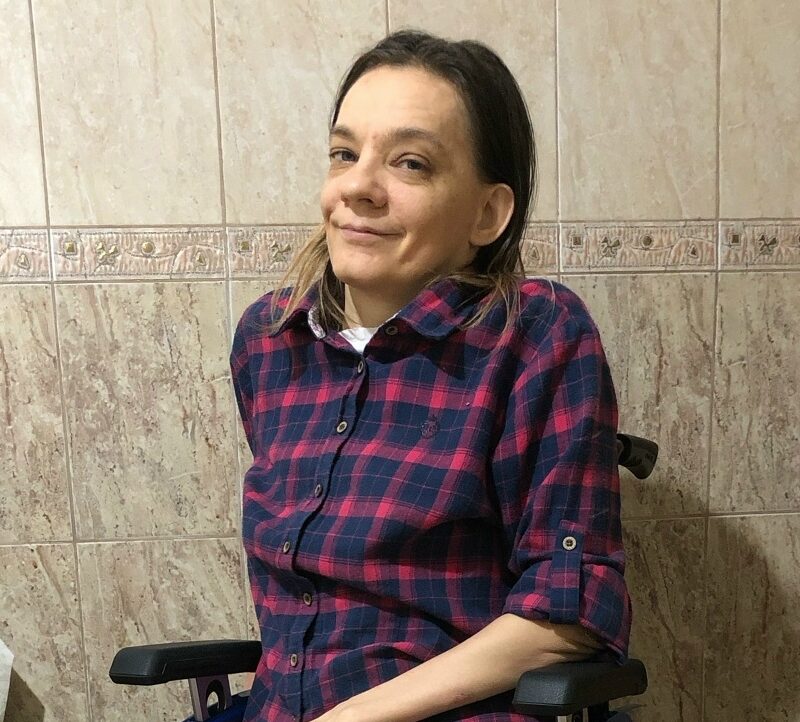 Инвалид Юлия Мошева не может выйти из дома из-за соседей