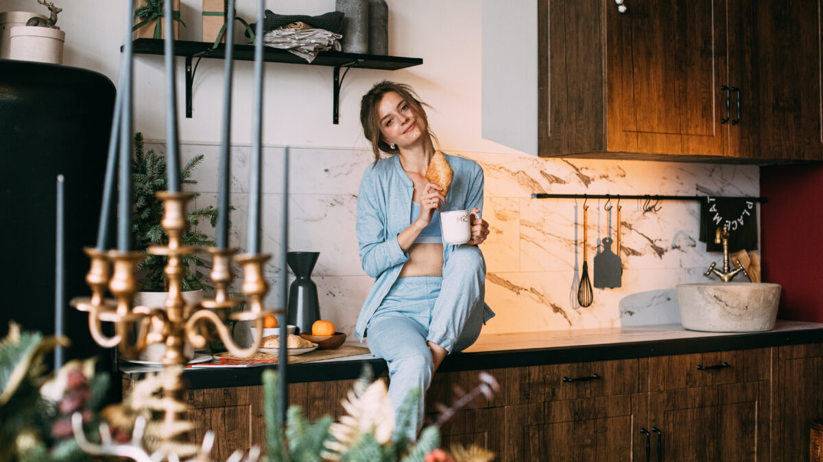 Как украсить квартиру к Новому году своими руками? Топ-25 идей