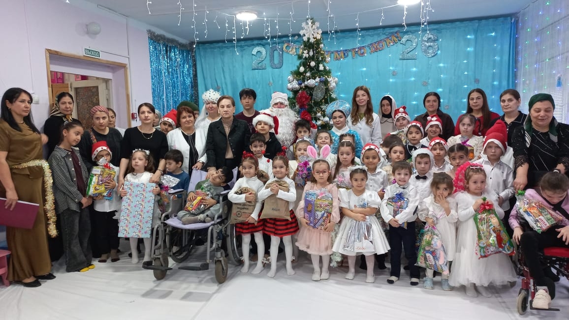 Новогодний праздник для ребят