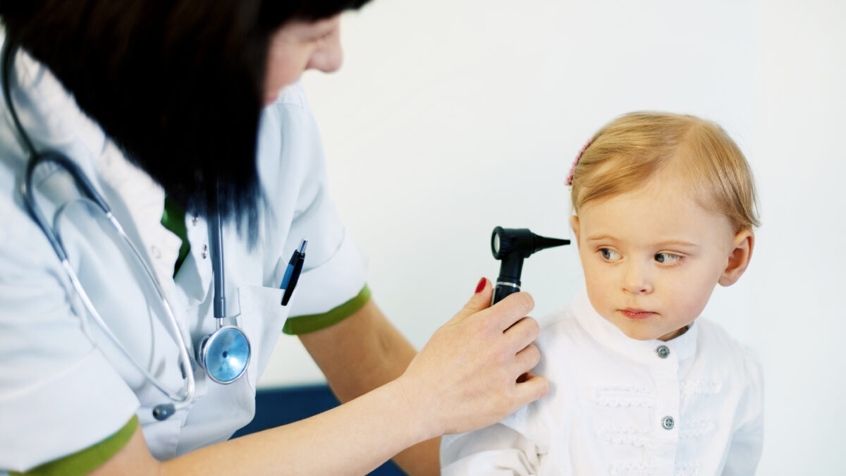 Самарцы жалуются на отсутствие помощи детям с нарушением слуха