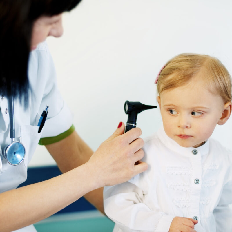 Самарцы жалуются на отсутствие помощи детям с нарушением слуха