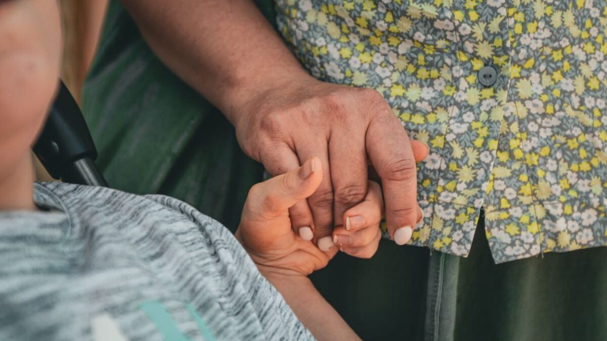 400 волонтёров и 50 уроков милосердия: «Созидатели» и Комитет по социальной политике подвели итоги…