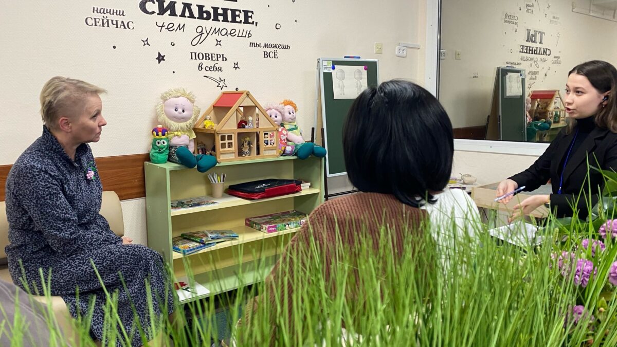 «Зеленая комната»: Новая эра помощи детям в Комплексном центре Барнаула