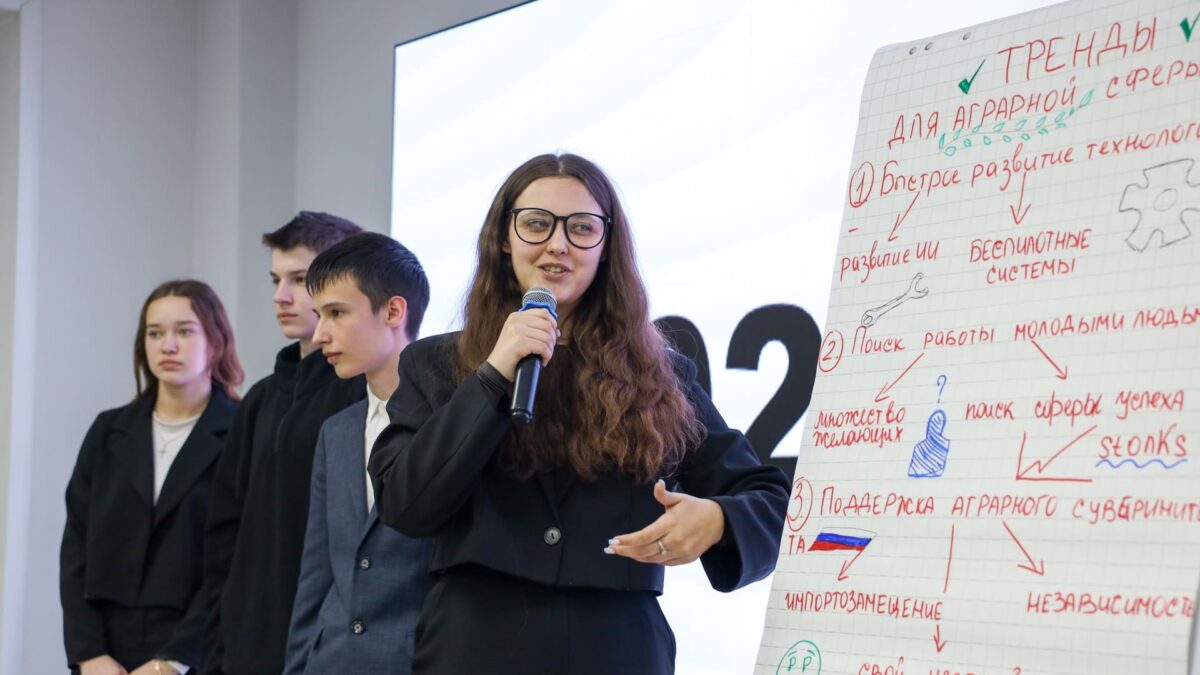 Школьники заглянули в будущее Алтайского края: Каким он станет в 2040 году?