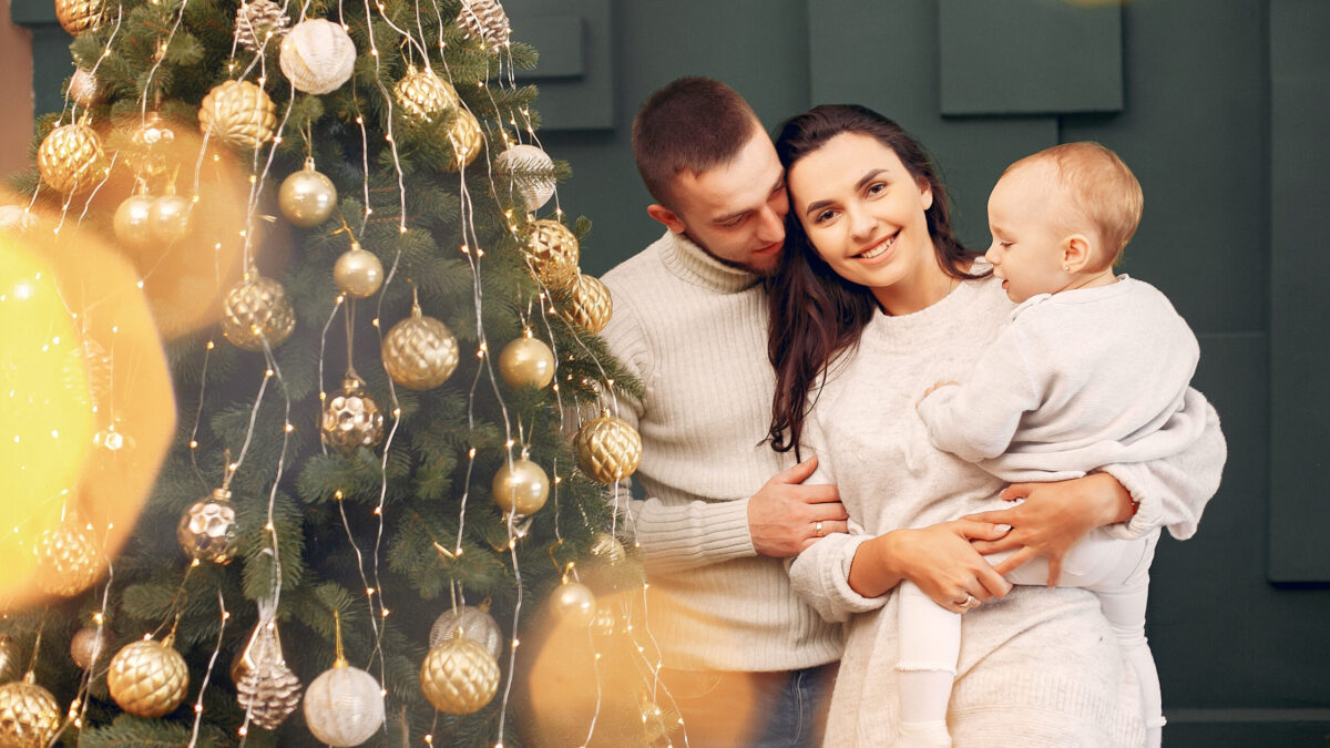 Как отметить Новый год? 20 необычных идей для компании, семьи с детьми, одиночек