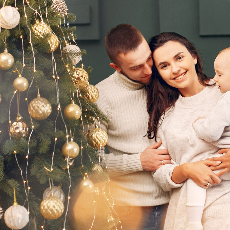 Как отметить Новый год? 20 необычных идей для компании, семьи с детьми, одиночек