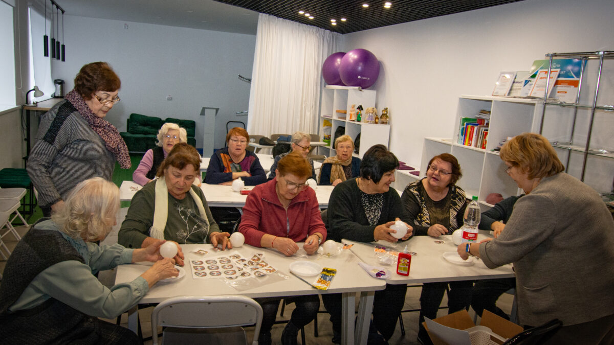 Мастерские добрых дел: как губкинский Добро.Центр создаёт праздник для старшего поколения