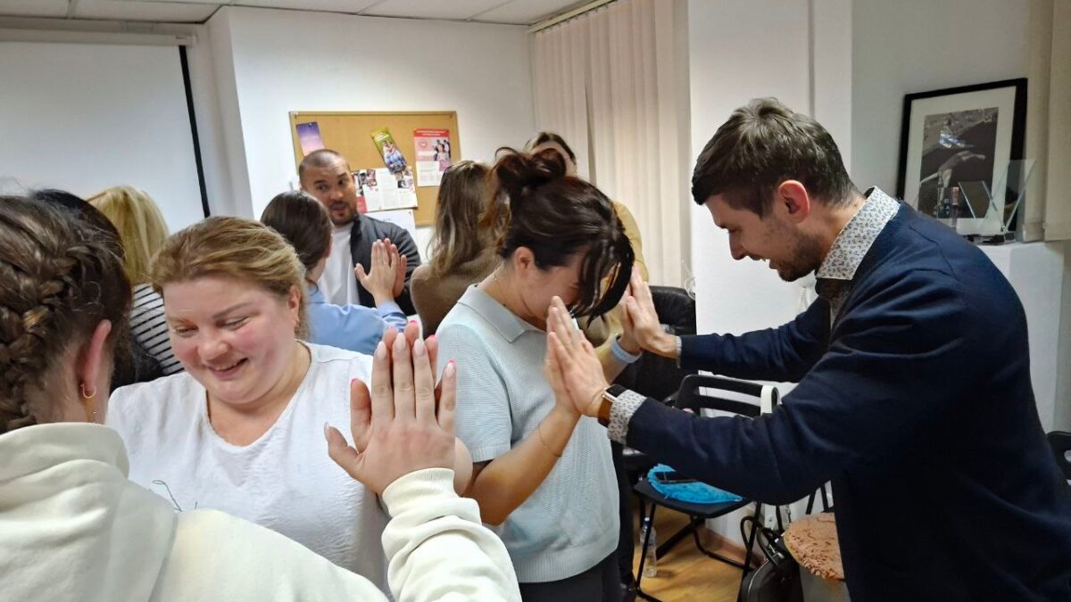 Около 2000 консультаций и занятий прошли по проекту «Приемная семья: от обучения к счастливой жизни»