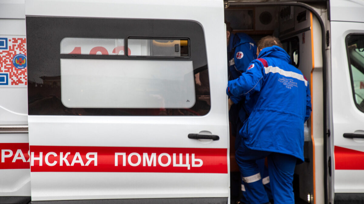 Госпитализировать Деда Мороза и утешать забытых стариков: фельдшер скорой о работе в Новый год