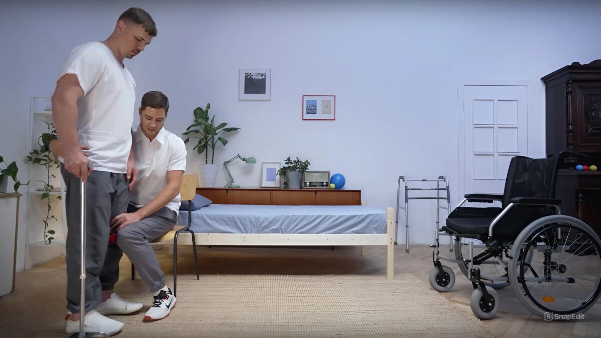 Как начать передвигаться после инсульта: видеоурок от эксперта фонда ОРБИ