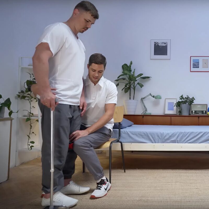 Как начать передвигаться после инсульта: видеоурок от эксперта фонда ОРБИ