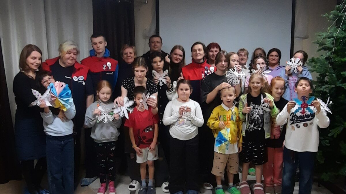 Мастер-класс по изготовлению снежинок.