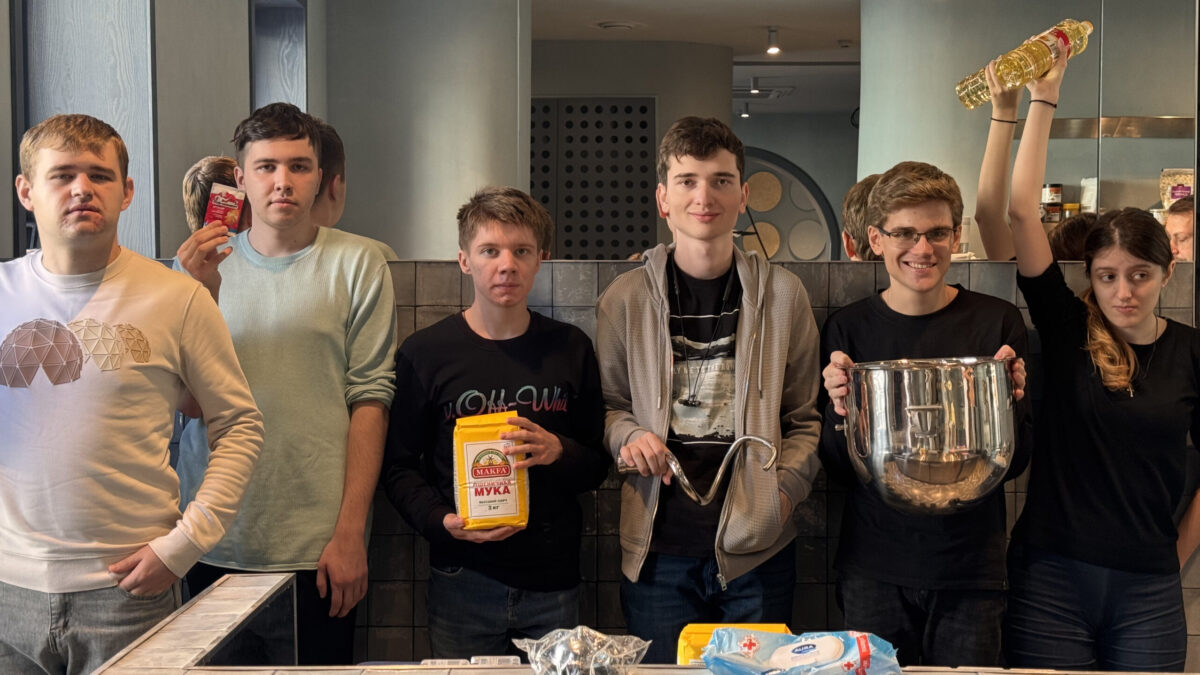 В краснодарское инклюзивное кафе официально трудоустроили взрослых с аутизмом