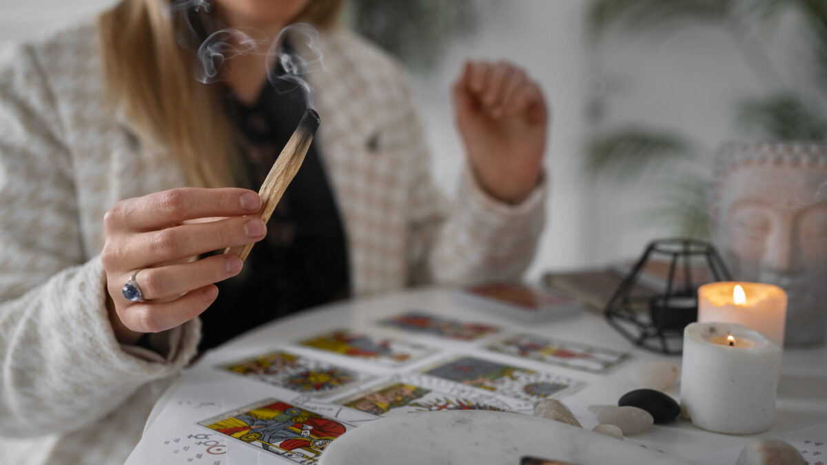 Гадание на Святки: можно ли узнать свою судьбу? Лучшие способы в 2026 году