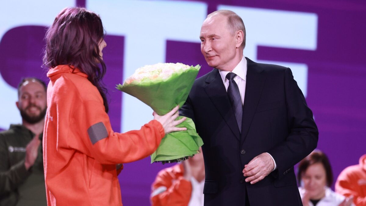 Психолог, которая помогала во время ЧС в Анапе, стала «Волонтёром года» – её наградил Владимир Путин