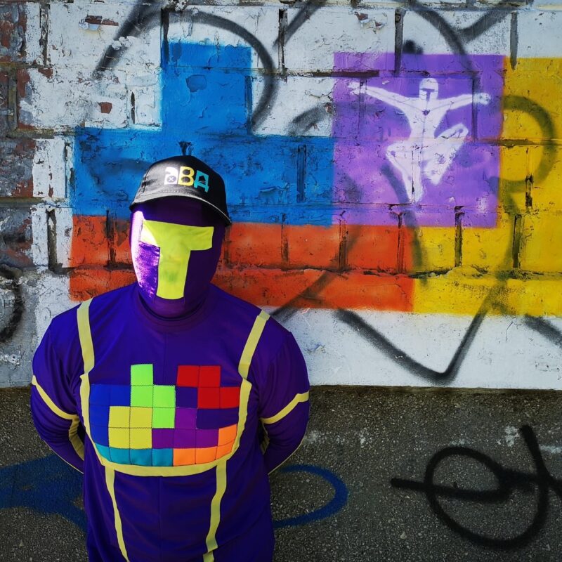 «Чувствую себя отечественным Диснеем»: россиянин создал супергероя в борьбе за будущее детей