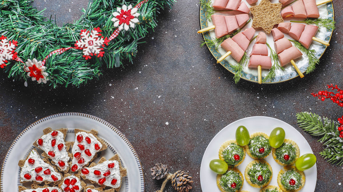 Быстро и вкусно: 8 новогодних чудо-закусок – от «Мандарина» до рулетиков в беконе