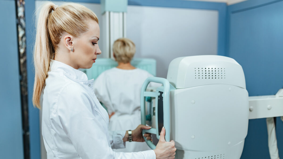 Рак груди может возникнуть в любом возрасте: как вовремя «поймать» заболевание?