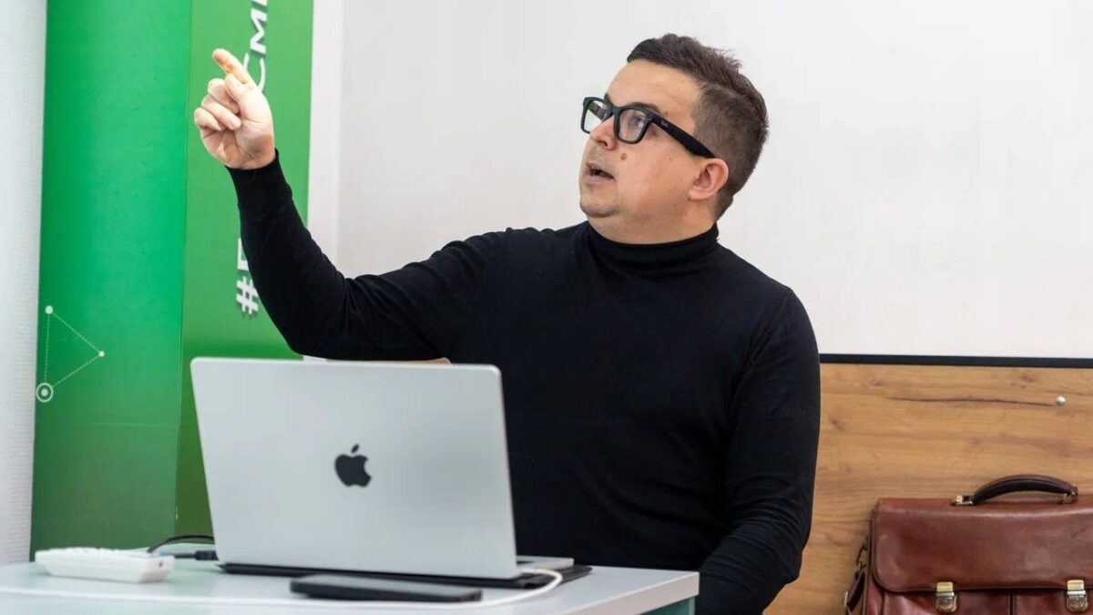 Сегодня в Центре молодежных инициатив встретились с Антоном Артамкиным.