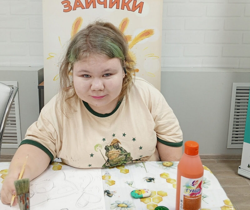 Девятиклассница с ОВЗ проиллюстрирует детскую книгу про особенного ёжика