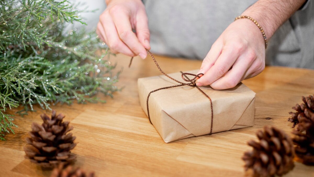 Как вернуть ненужный подарок и не разрушить отношения? Советы юристов и эксперта по этикету