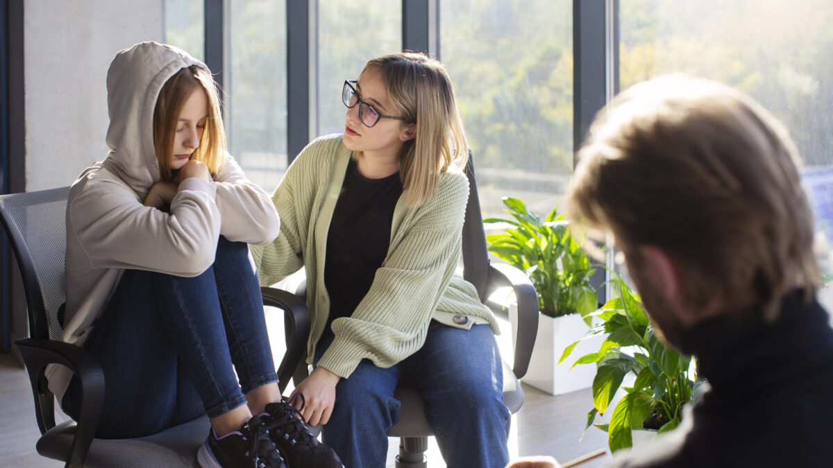 Помощь при ПТСР: 15 фондов и горячих линий куда обратиться