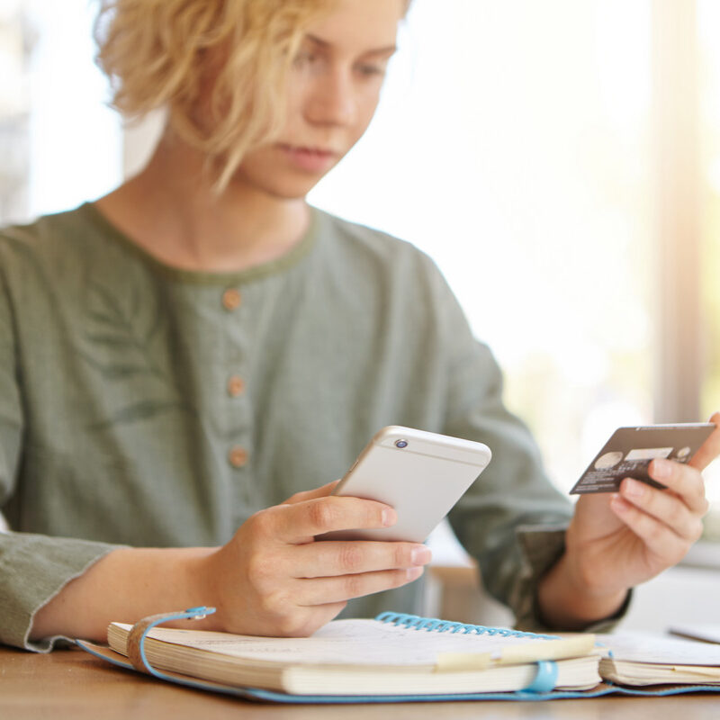 Запрет на автоматическое списание средств за цифровые подписки не скажется на пожертвованиях