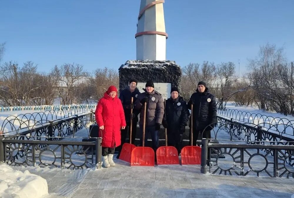 Волонтеры ТОС «Загарино» привели в порядок территорию у Обелиска!