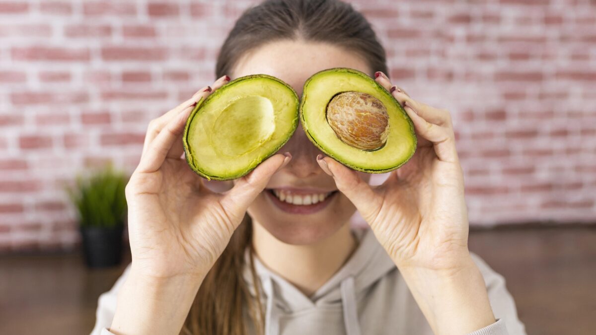 Тропическое чудо на подоконнике: полный гид по выращиванию авокадо из косточки