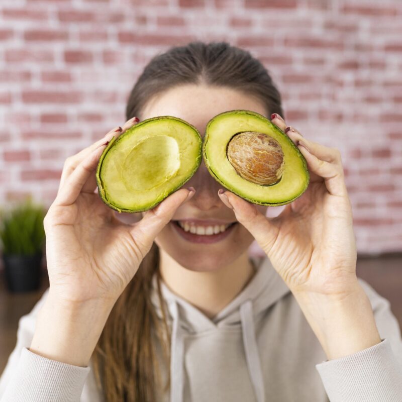 Тропическое чудо на подоконнике: полный гид по выращиванию авокадо из косточки