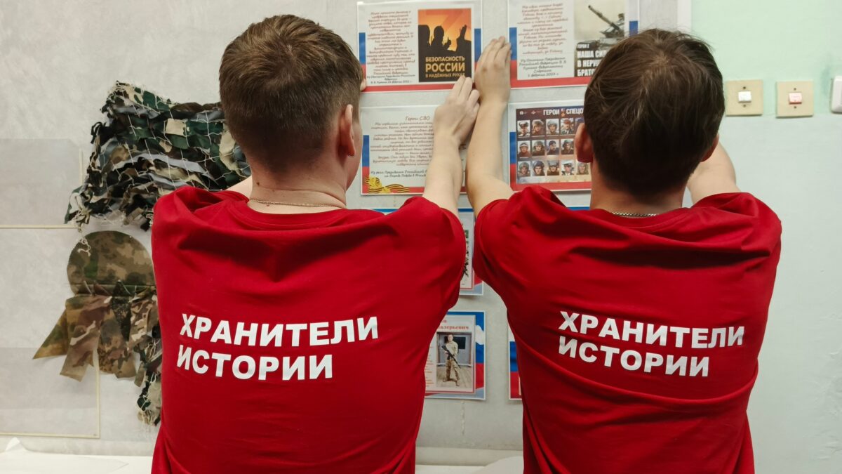 В Коряжме школьный волонтерский отряд «#Семь-Я» помогает создавать музей народного быта Русского…