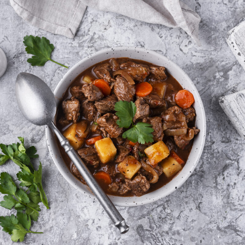 Гуляш из говядины с подливкой: тот самый вкус из детства