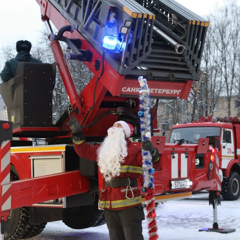 Новогоднее чудо подарили сотрудники МЧС детям-сиротам