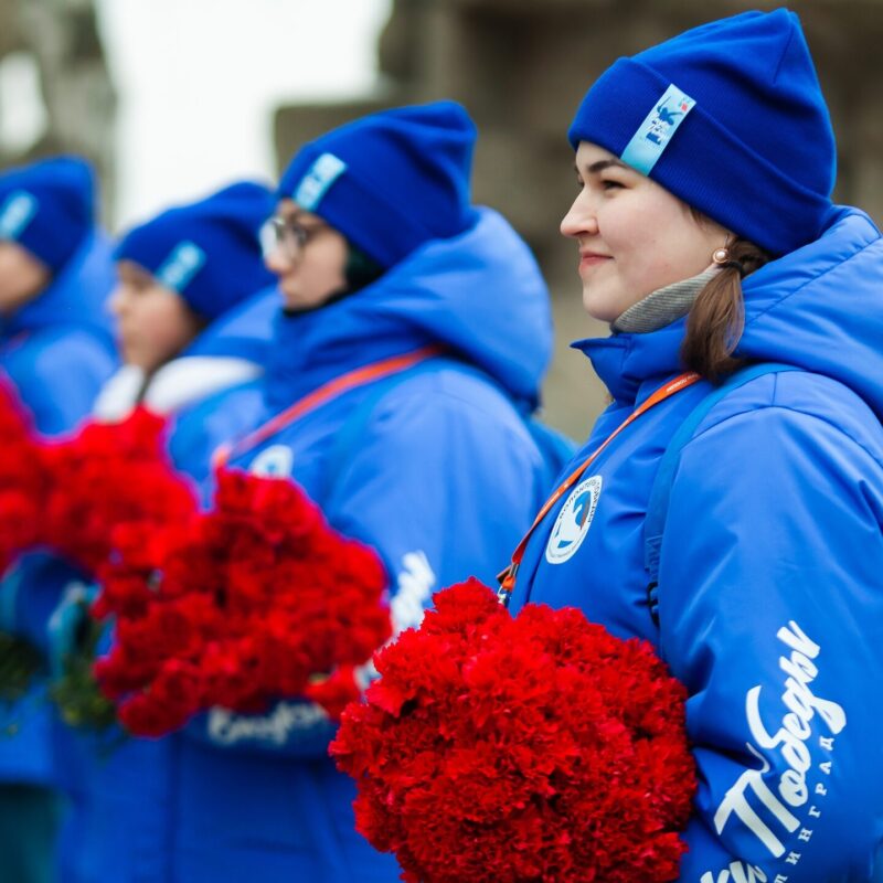 Где нужны волонтёры на День защитника Отечества: 10 вакансий с платформы Добро.рф