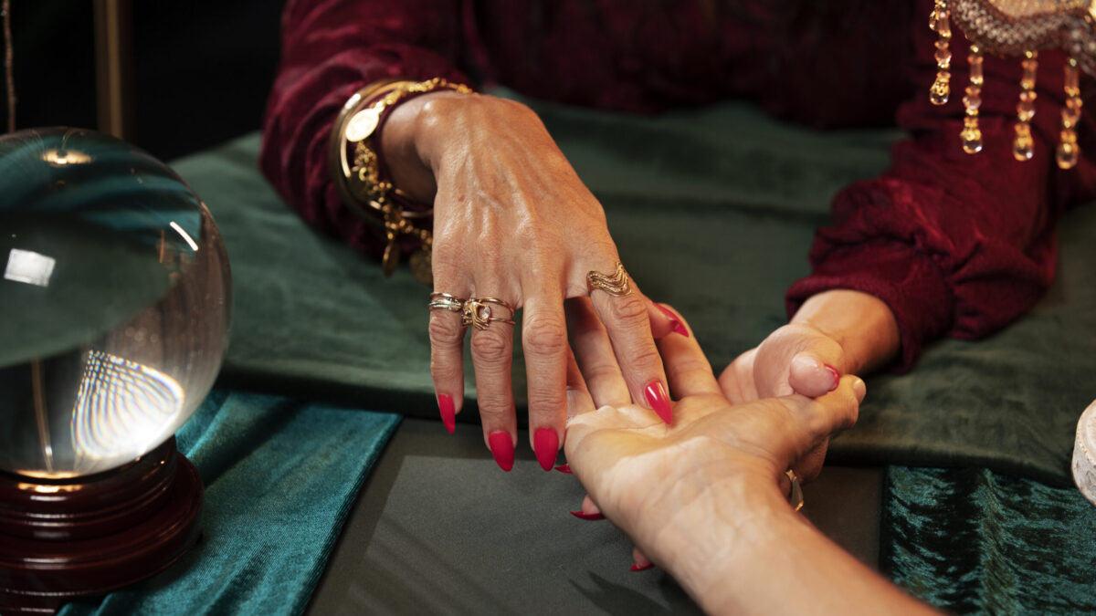 Печать судьбы или программа жизни? Что означают линии на руках и как их расшифровать