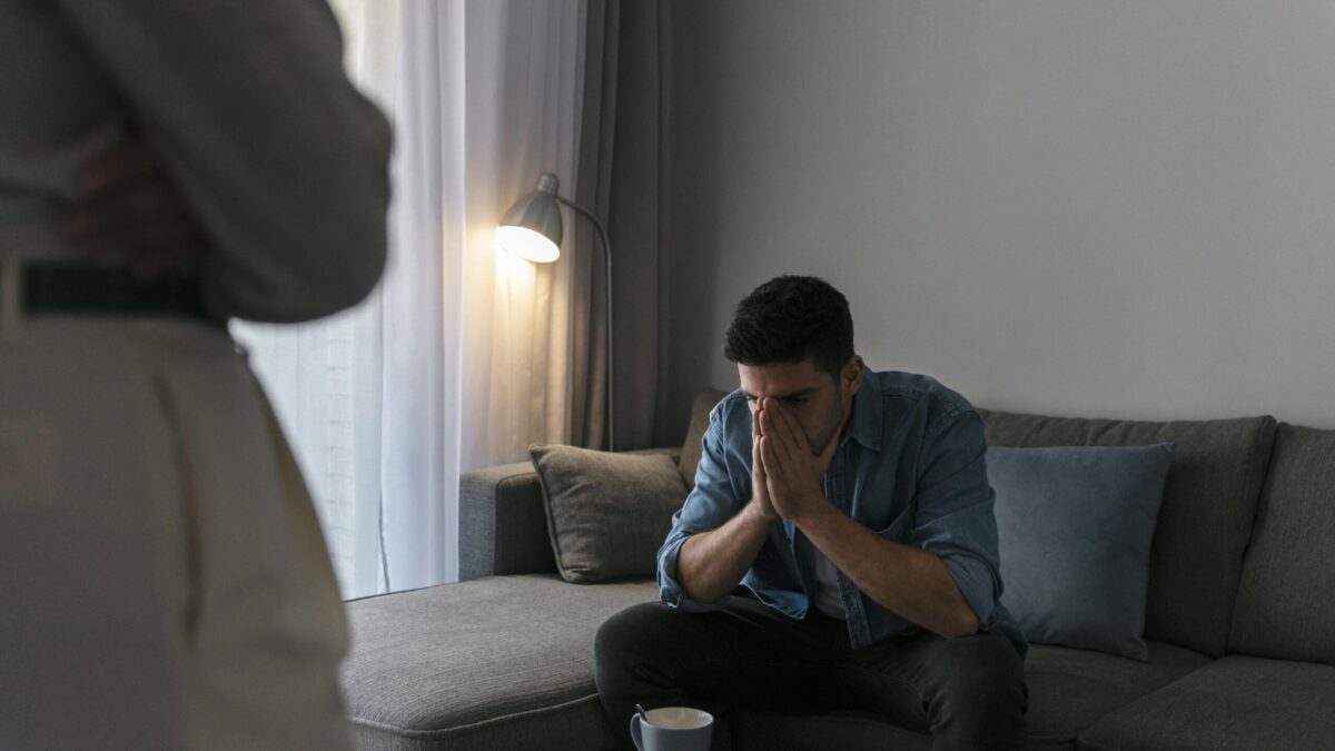 Помощь при ПТСР: 15 фондов и горячих линий куда обратиться