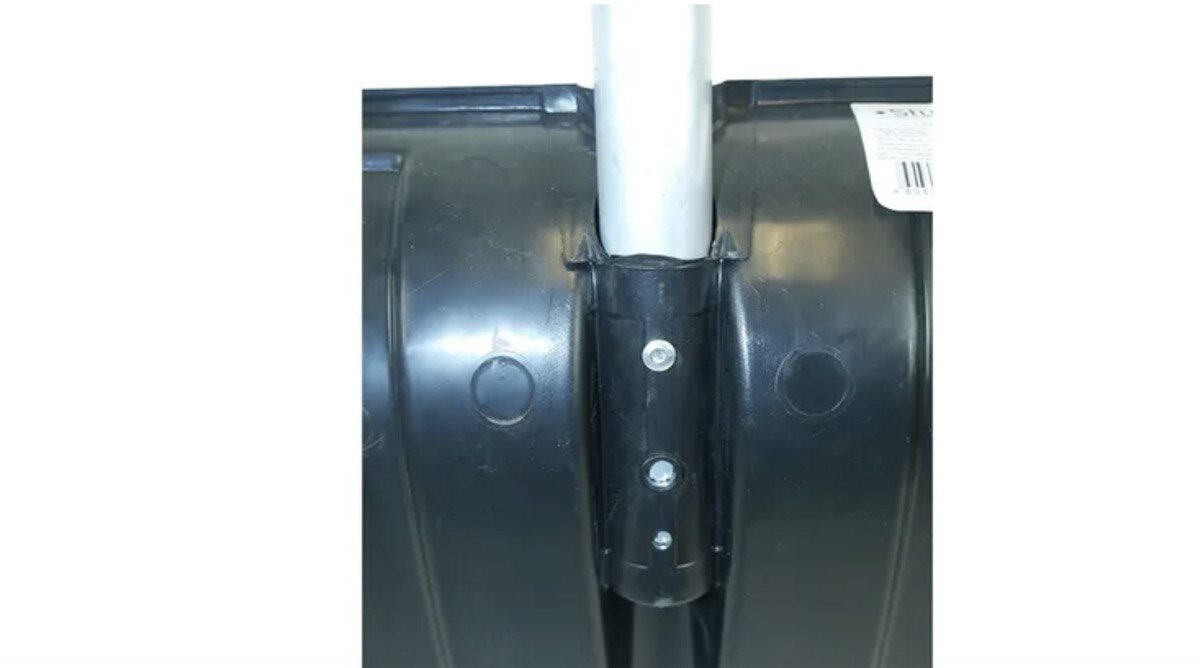 Так вот почему мы теперь гребем снег разборными лопатами