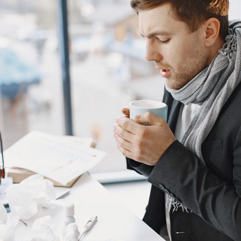 Замело город – останься дома. Стало известно, в какую погоду можно не идти на работу