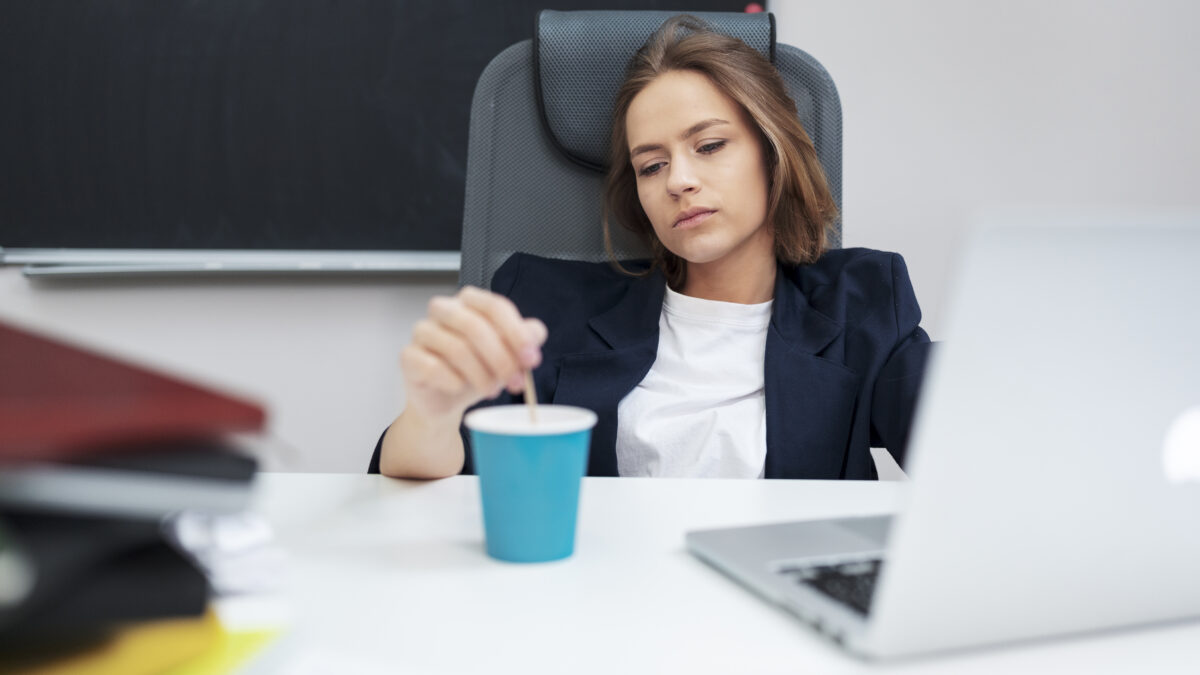 Юрист предупредил, чем опасны частые перекуры на работе 