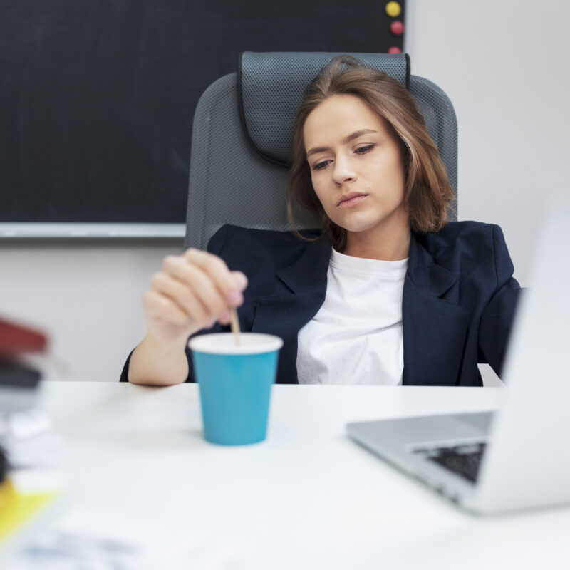 Юрист предупредил, чем опасны частые перекуры на работе 